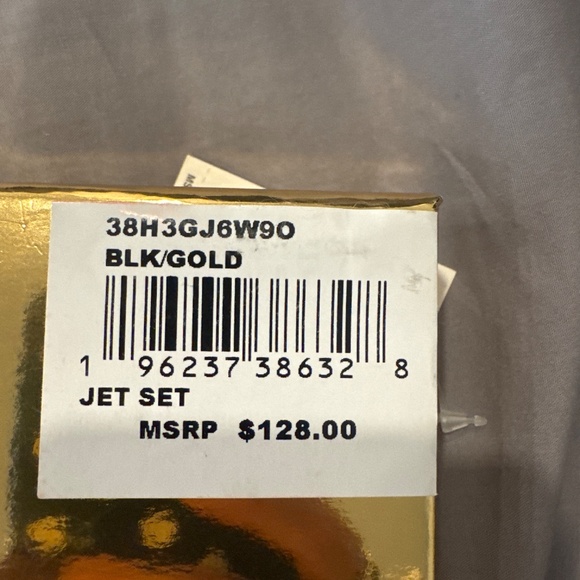 Michael kors wristlet - Picture 3 of 7